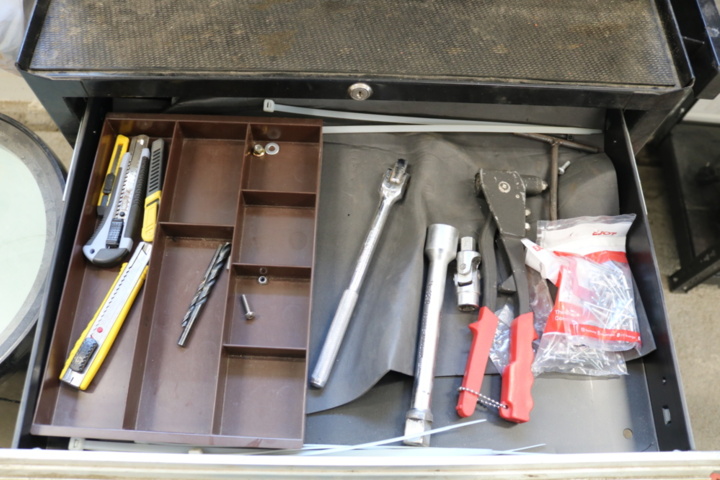 1300519-14 Tool cabinet with contents.