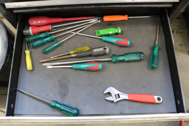 1300519-15 Tool cabinet with contents.