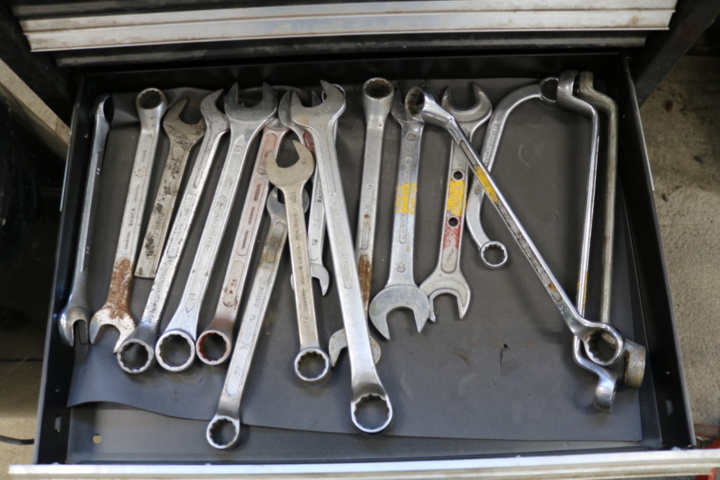 1300519-16 Tool cabinet with contents.