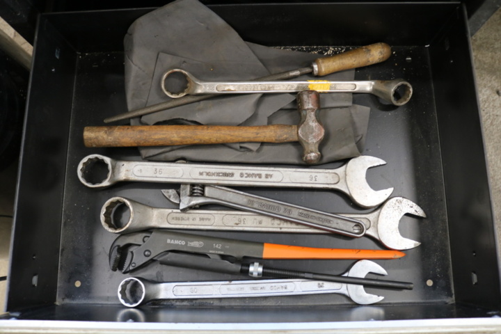 1300519-17 Tool cabinet with contents.