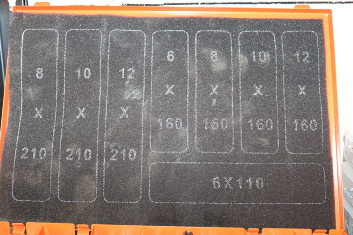 1300520-11 3 Shelves with contents