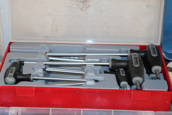 1300520-14 3 Shelves with contents