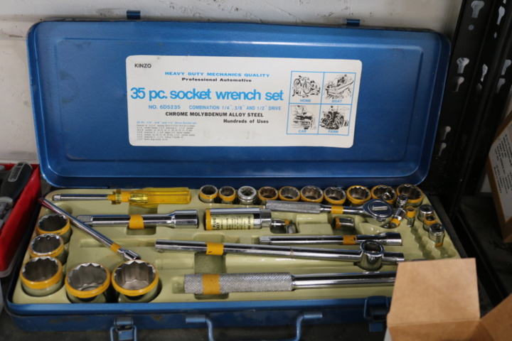 1300520-15 3 Shelves with contents