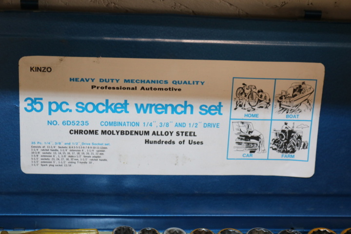 1300520-16 3 Shelves with contents