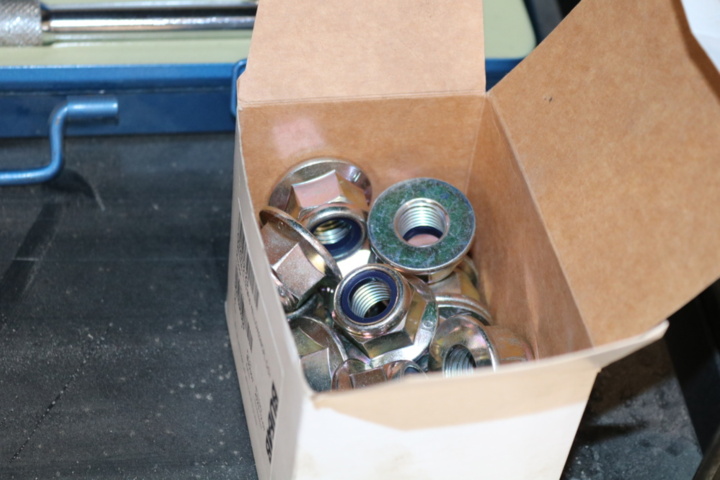 1300520-17 3 Shelves with contents