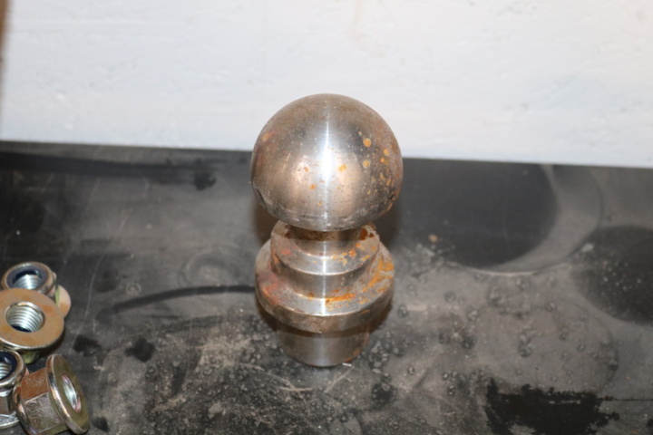 1300520-23 3 Shelves with contents