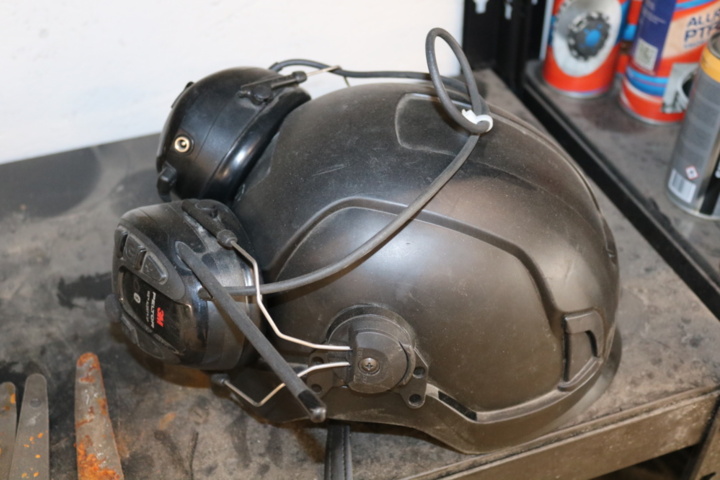 1300520-24 3 Shelves with contents