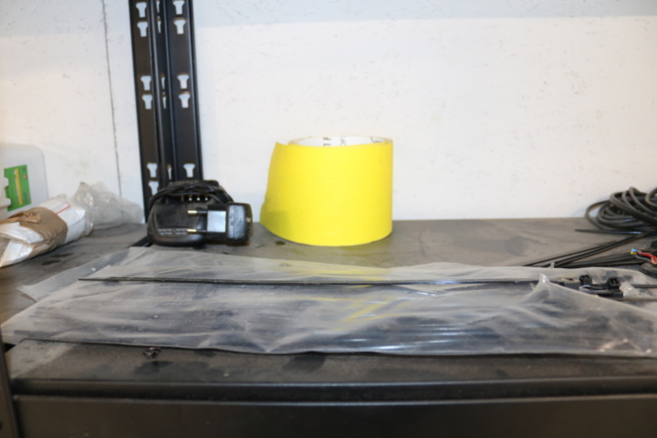 1300520-33 3 Shelves with contents