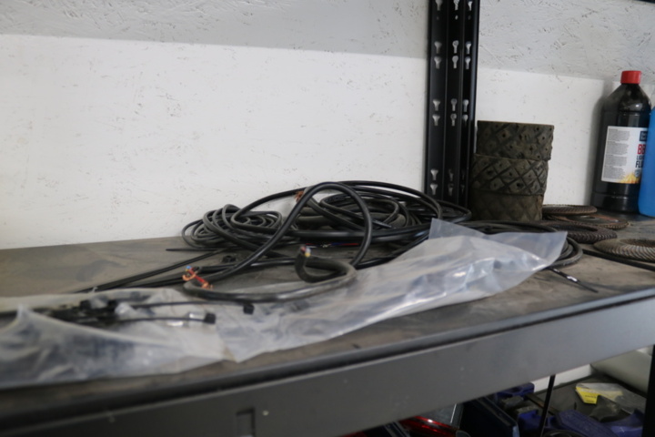 1300520-34 3 Shelves with contents