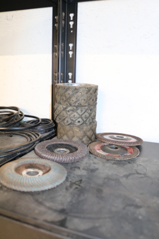 1300520-35 3 Shelves with contents