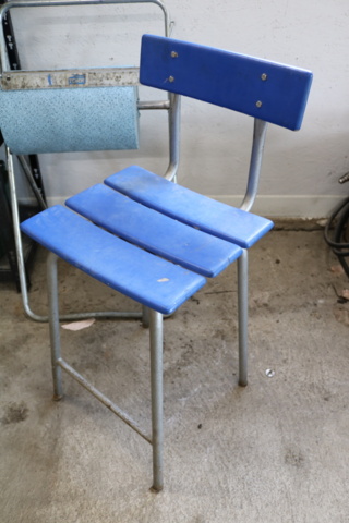 1300520-39 3 Shelves with contents