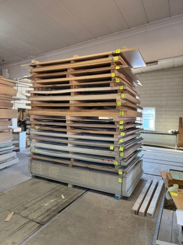 1176354-1 Larger lot with Melamine-coated chipboard and laminated boards.