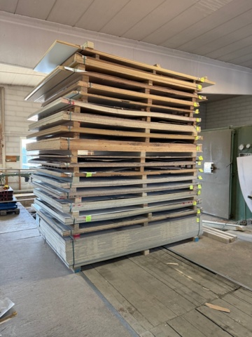 1176354-2 Larger lot with Melamine-coated chipboard and laminated boards.