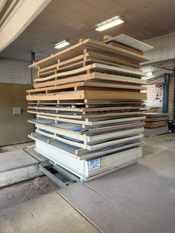 1176354-4 Larger lot with Melamine-coated chipboard and laminated boards.
