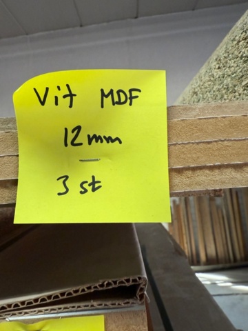 1176354-7 Larger lot with Melamine-coated chipboard and laminated boards.