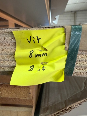 1176354-12 Larger lot with Melamine-coated chipboard and laminated boards.