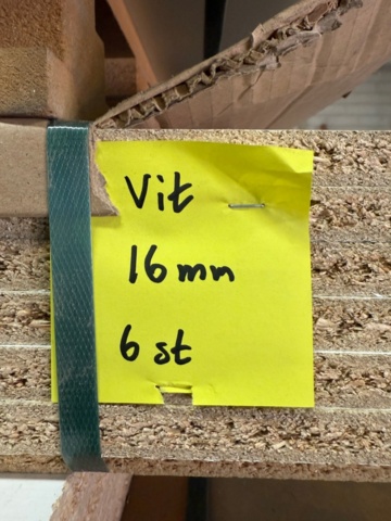 1176354-13 Larger lot with Melamine-coated chipboard and laminated boards.