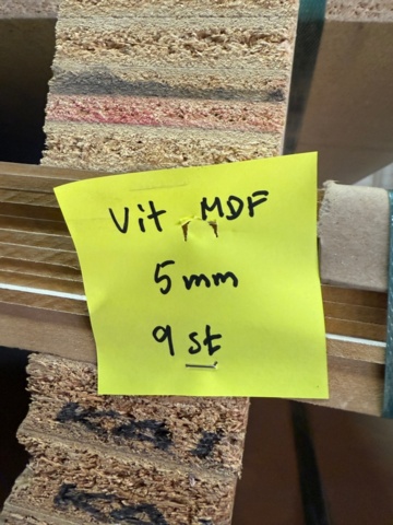 1176354-14 Larger lot with Melamine-coated chipboard and laminated boards.