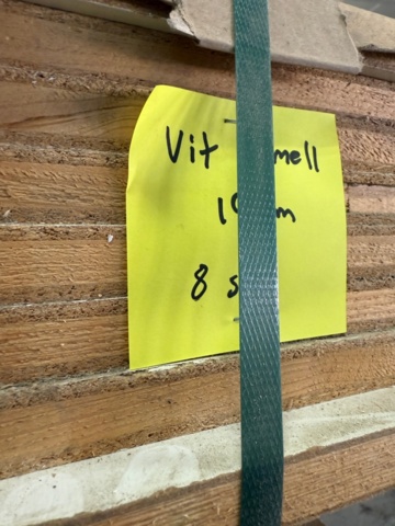 1176354-15 Larger lot with Melamine-coated chipboard and laminated boards.