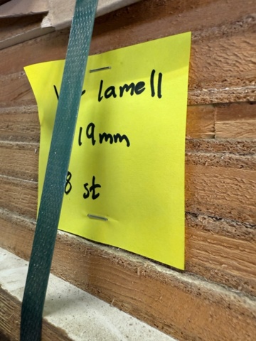 1176354-16 Larger lot with Melamine-coated chipboard and laminated boards.