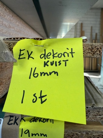 1176354-17 Larger lot with Melamine-coated chipboard and laminated boards.