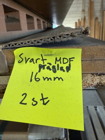 1176354-19 Larger lot with Melamine-coated chipboard and laminated boards.