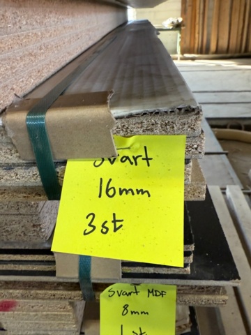 1176354-20 Larger lot with Melamine-coated chipboard and laminated boards.