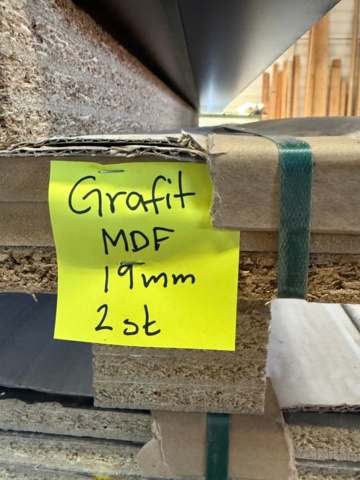 1176354-25 Larger lot with Melamine-coated chipboard and laminated boards.