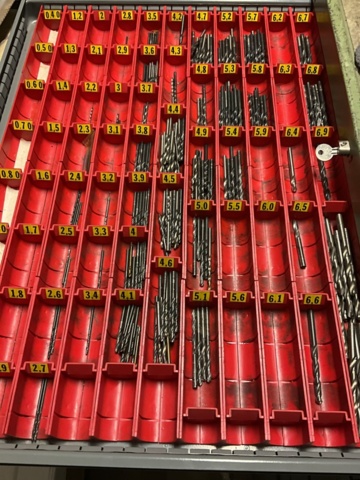 1198340-3 Verktygsskåp med borr och gängtappar