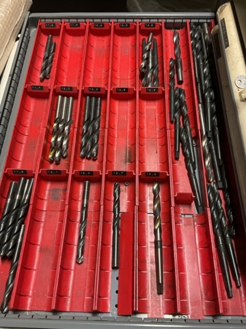 1198340-4 Verktygsskåp med borr och gängtappar