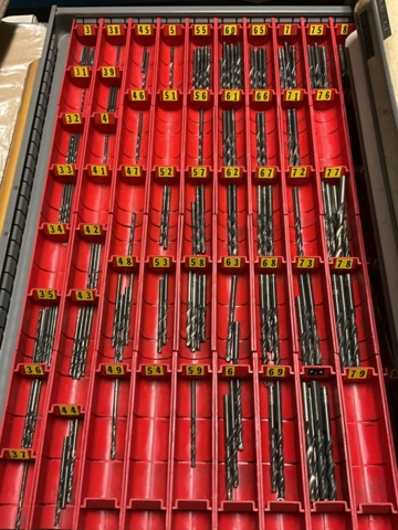 1198340-5 Verktygsskåp med borr och gängtappar