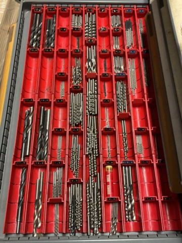 1198340-6 Verktygsskåp med borr och gängtappar