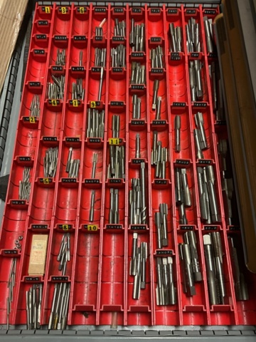 1198340-7 Verktygsskåp med borr och gängtappar