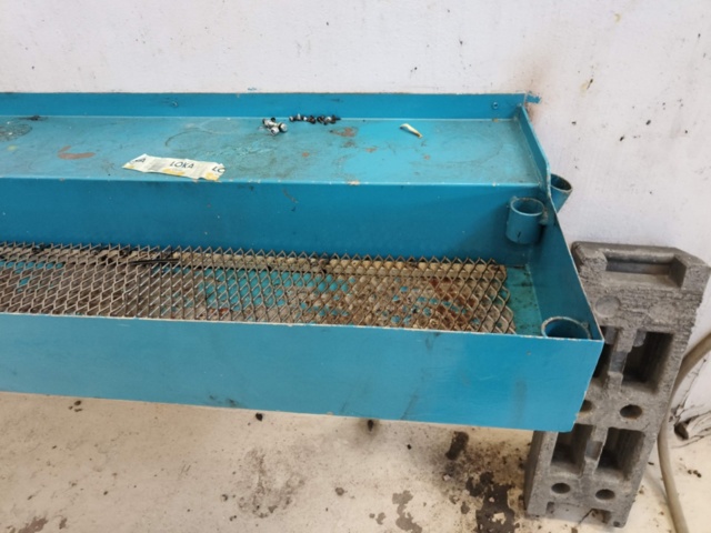 1331030-4 Oil bar and spill tray