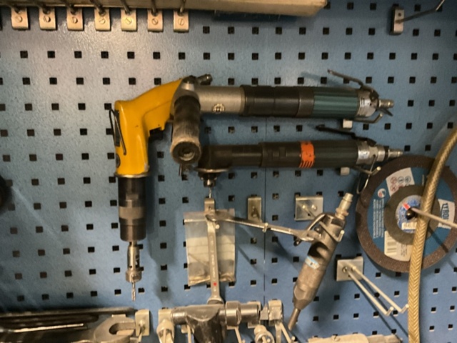 1198344-3 Tool cabinet with pneumatic hand tools