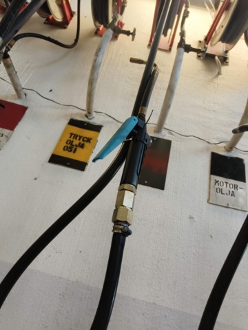 1331030-11 Oil bar and spill tray