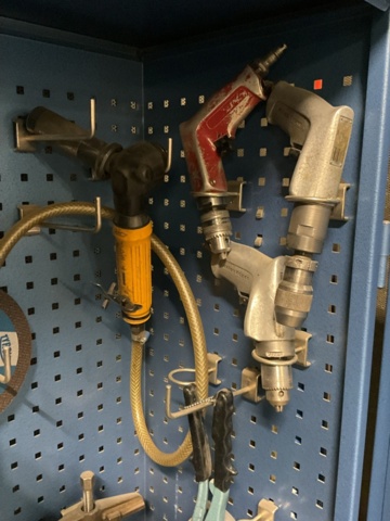 1198344-4 Tool cabinet with pneumatic hand tools