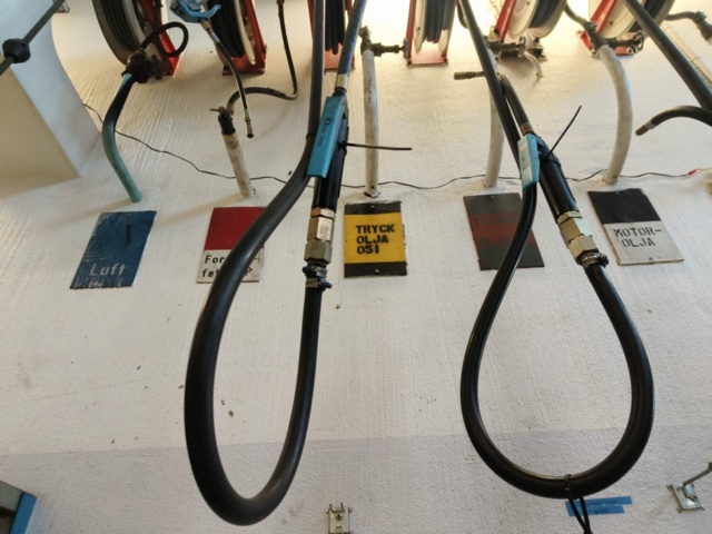 1331030-12 Oil bar and spill tray