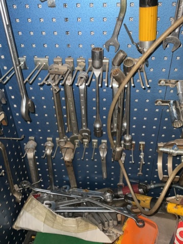 1198344-7 Tool cabinet with pneumatic hand tools