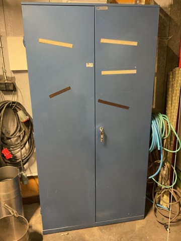 1198344-13 Tool cabinet with pneumatic hand tools