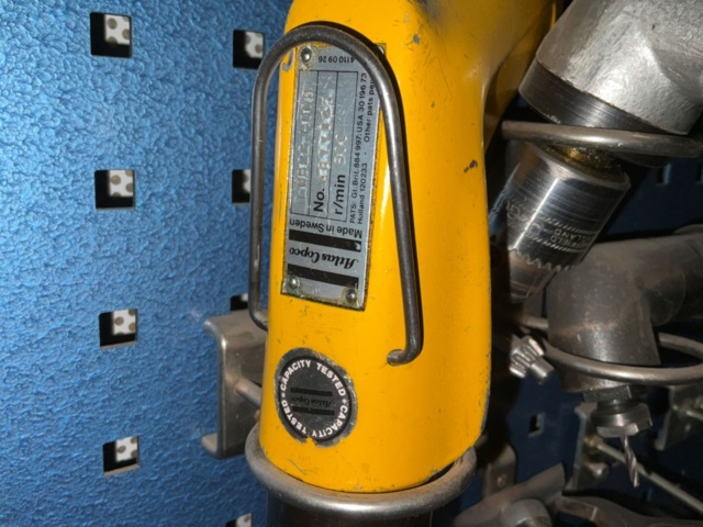 1198344-14 Tool cabinet with pneumatic hand tools