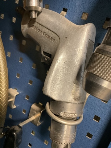 1198344-15 Tool cabinet with pneumatic hand tools