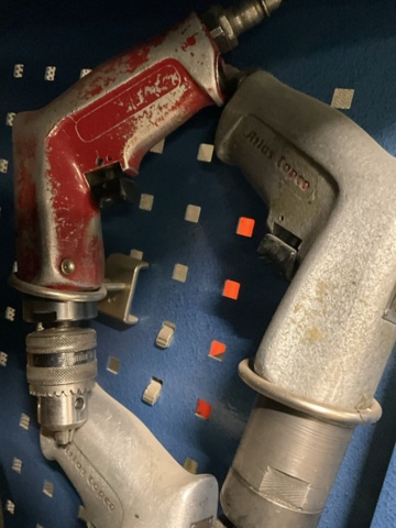 1198344-16 Tool cabinet with pneumatic hand tools