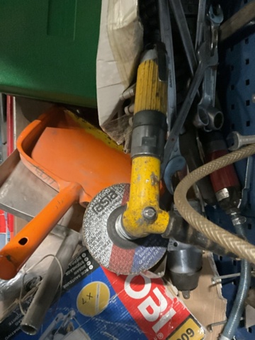 1198344-17 Tool cabinet with pneumatic hand tools