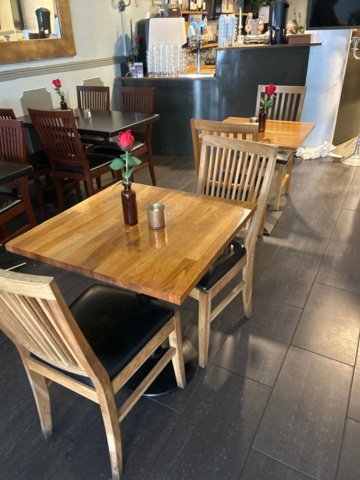 1315861-5 5 tables and 11 chairs