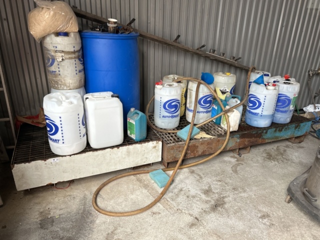 1337303-1 Spill trays 2pcs