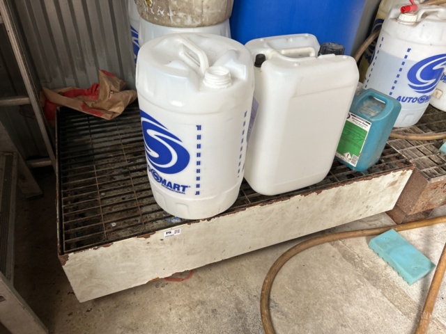 1337303-2 Spill trays 2pcs