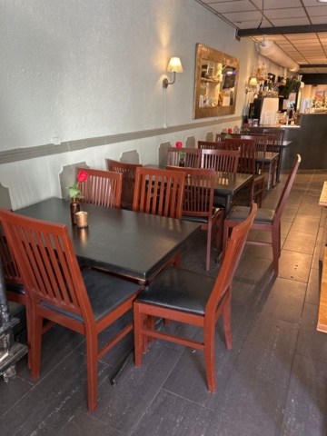 1315862-1 4 tables and 18 chairs