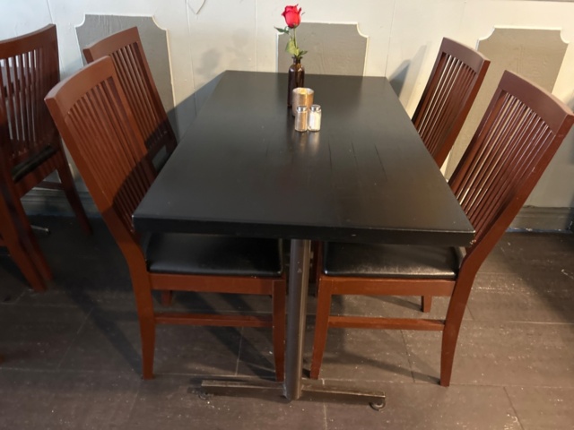 1315862-5 4 tables and 18 chairs