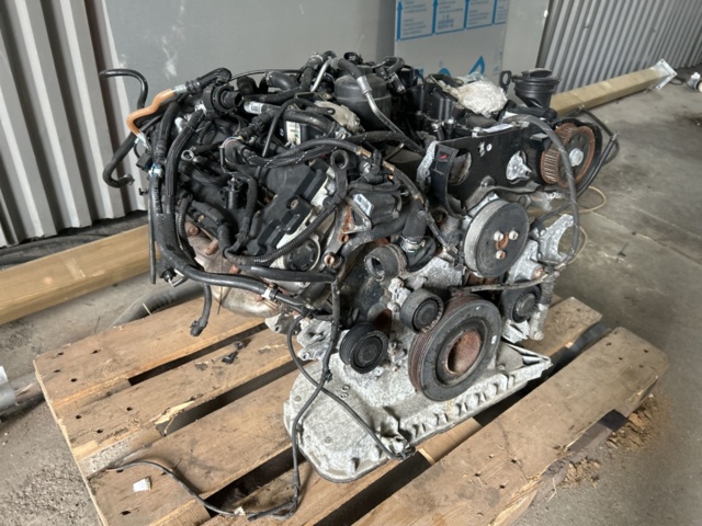 1337305-1 Car engine Audi V6